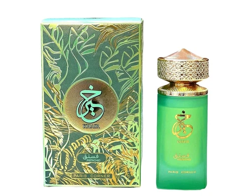 Groene flacon van Paris Corner parfum met gouden details, naast een luxe doos met bladmotief en Arabische kalligrafie.