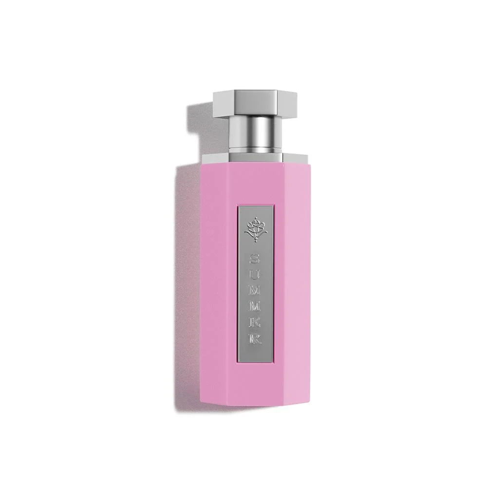 Roze parfumfles met zilveren dop en metalen plaat met opschrift "SUMMER"