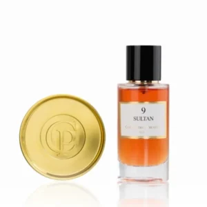 Parfumfles Sultan 9 met goudkleurige dop en amberkleurige inhoud.