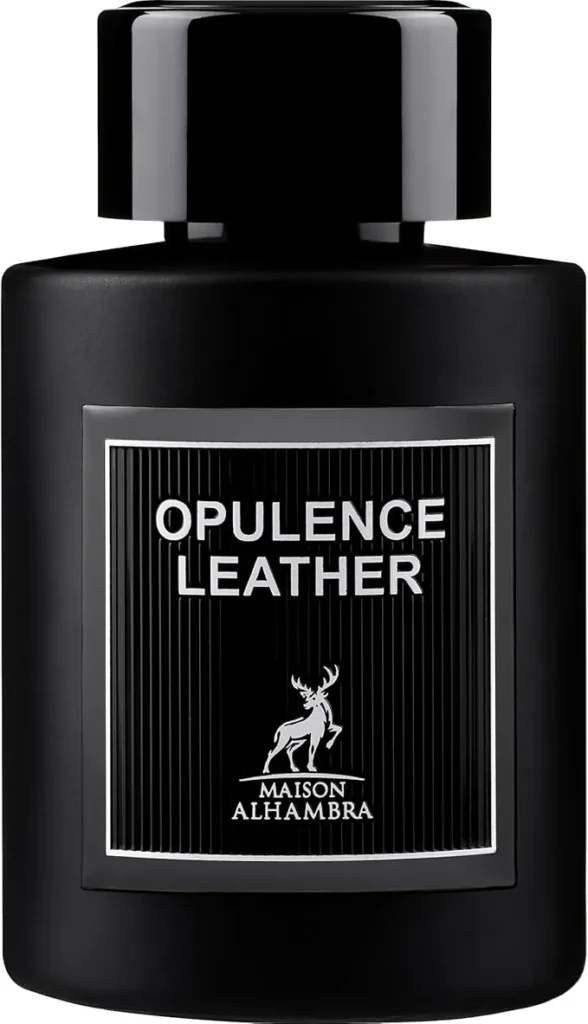 Zwarte parfumfles met label “Opulence Leather” en het logo van Maison Alhambra op een zwarte geribbelde achtergrond.